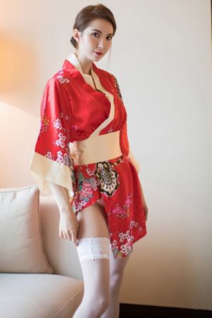 双乳被绑在腿上吊着走