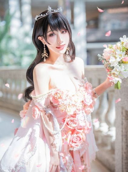 在宿舍撅着屁股被室友玩视频